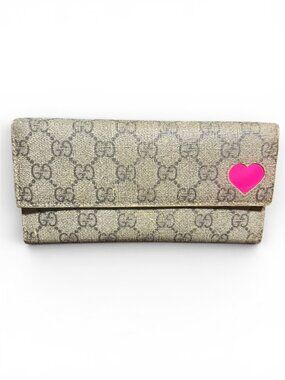 Gucci GG Canvas Monogram Wallet With Heart Accent & Chain Strap in OG box